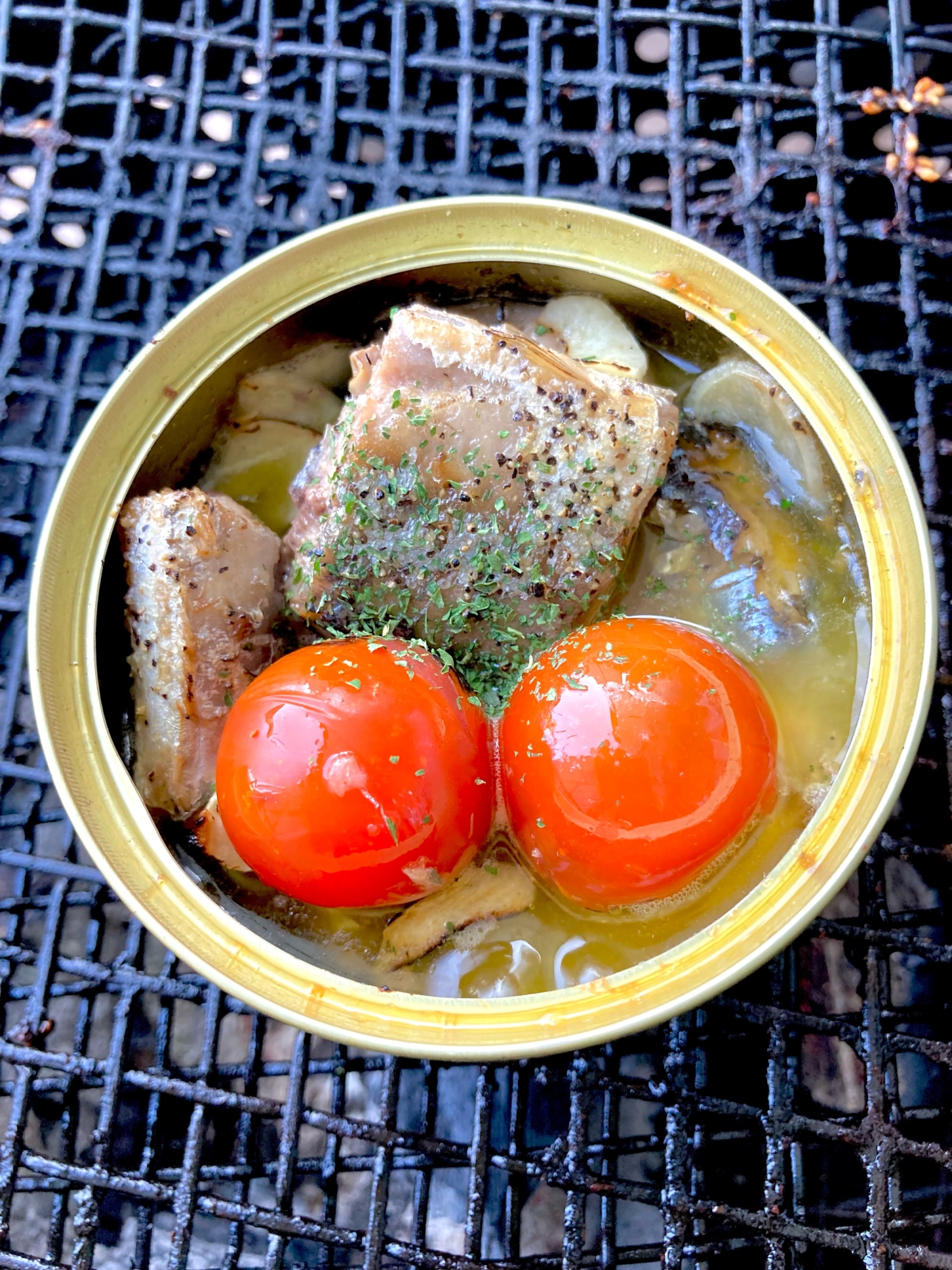 キャンプ飯！サバ缶で簡単アヒージョ