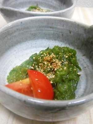 ご飯にもかけたくなる!メカブのサラダ♪