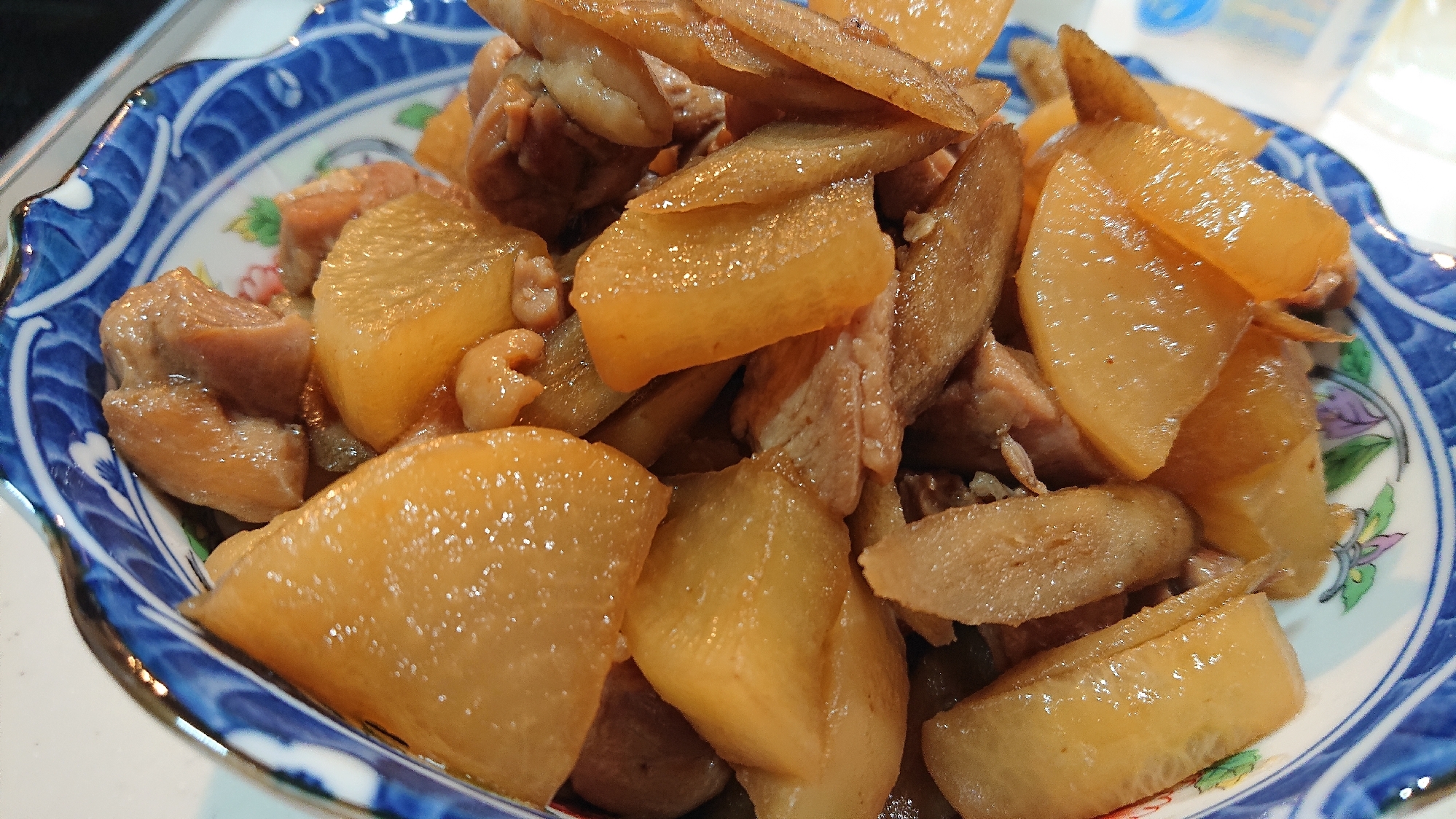 こっくり美味しい♪鶏肉と大根とごぼうの煮物