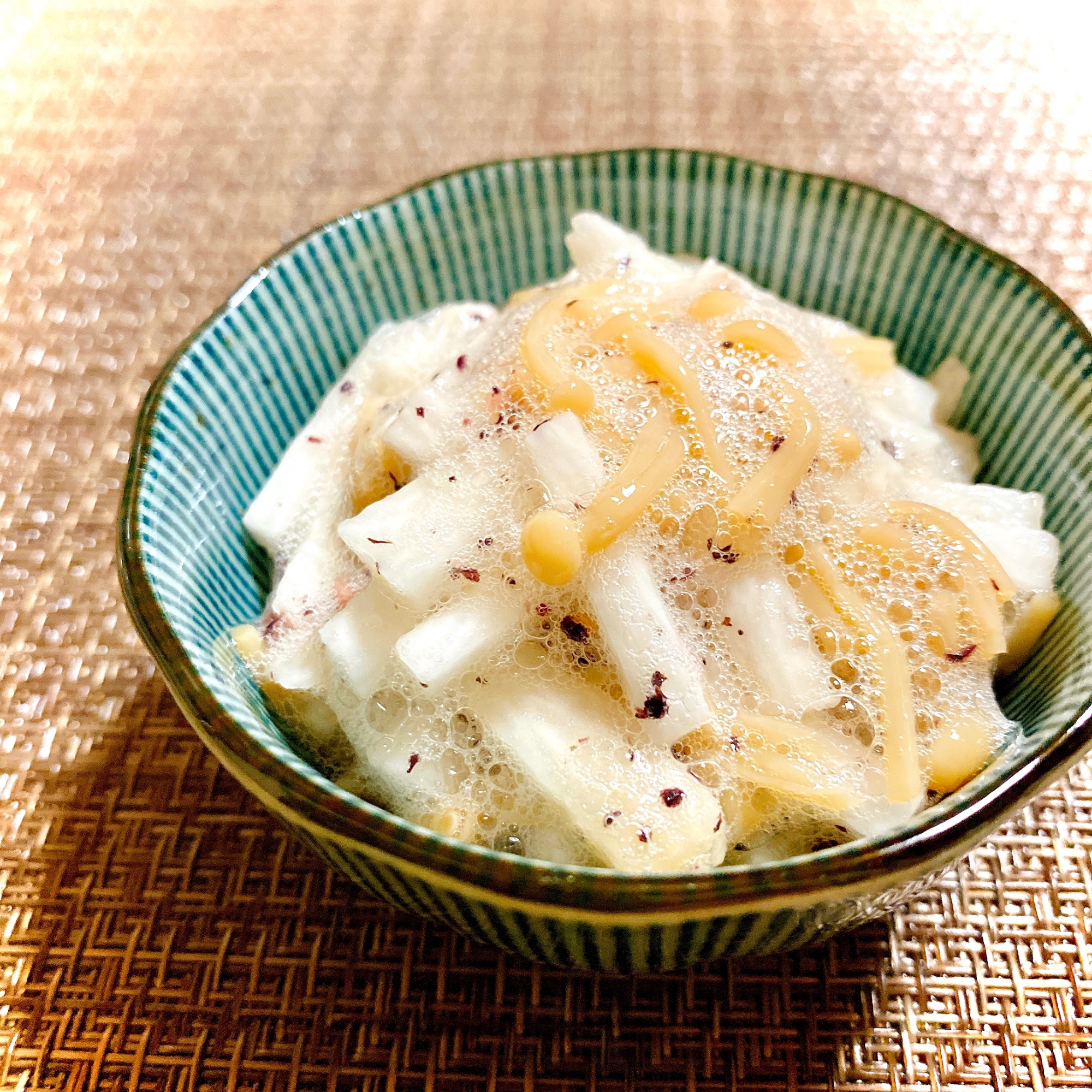 シャキシャキ長芋のゆかりなめ茸和え