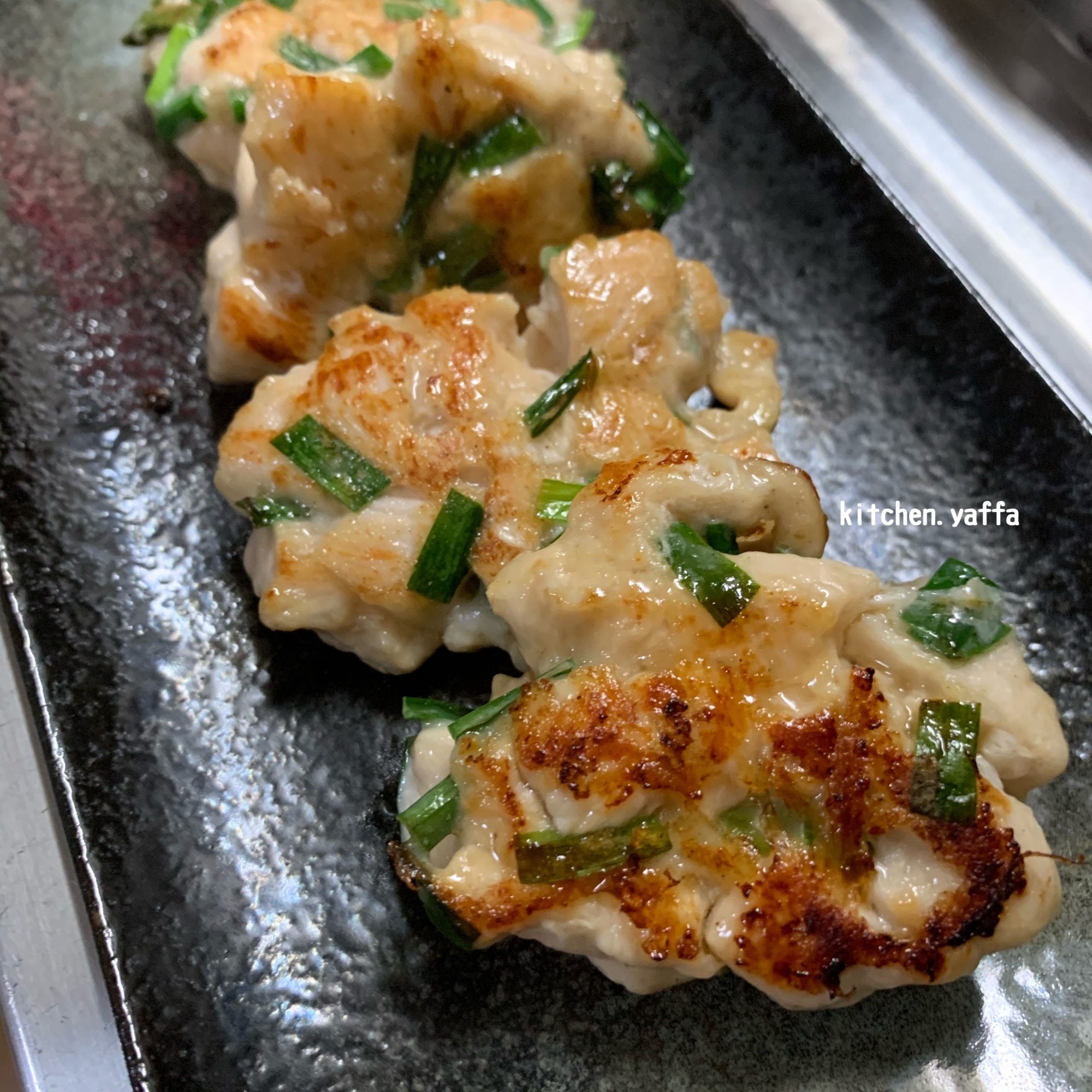 鶏胸肉とニラのゴロゴロ焼き　お弁当のおかずにも！