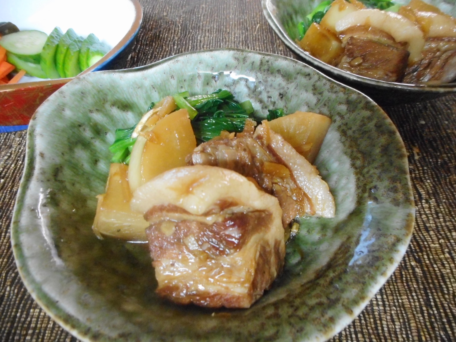 豚肩ロースの塩豚と大根の角煮