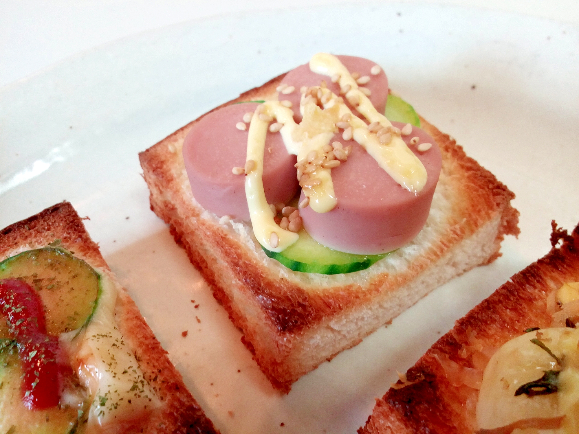 生姜香る　胡瓜と魚肉ソーセージのミニトースト