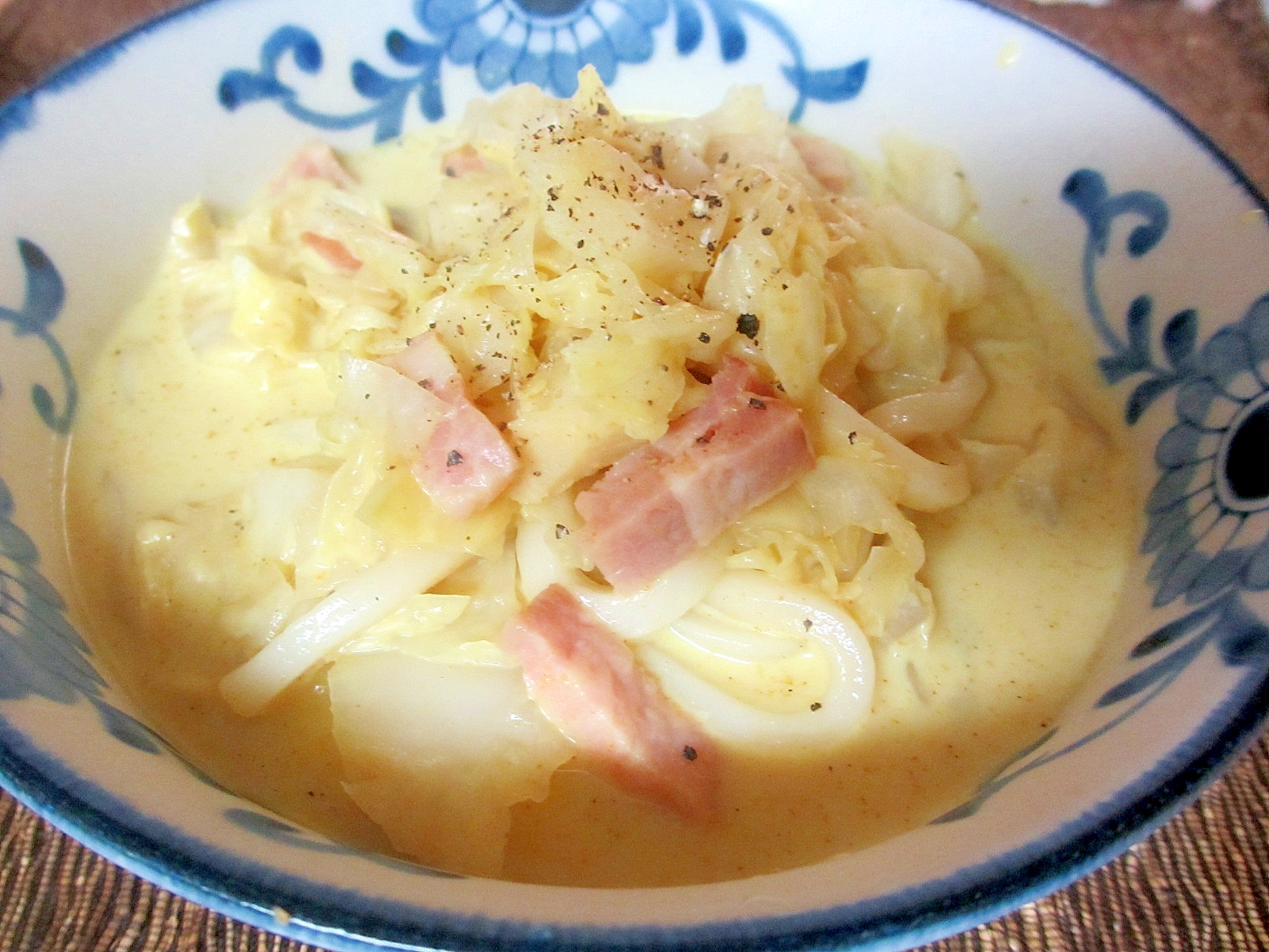 キャベツとベーコンのあったかカレーミルクうどん