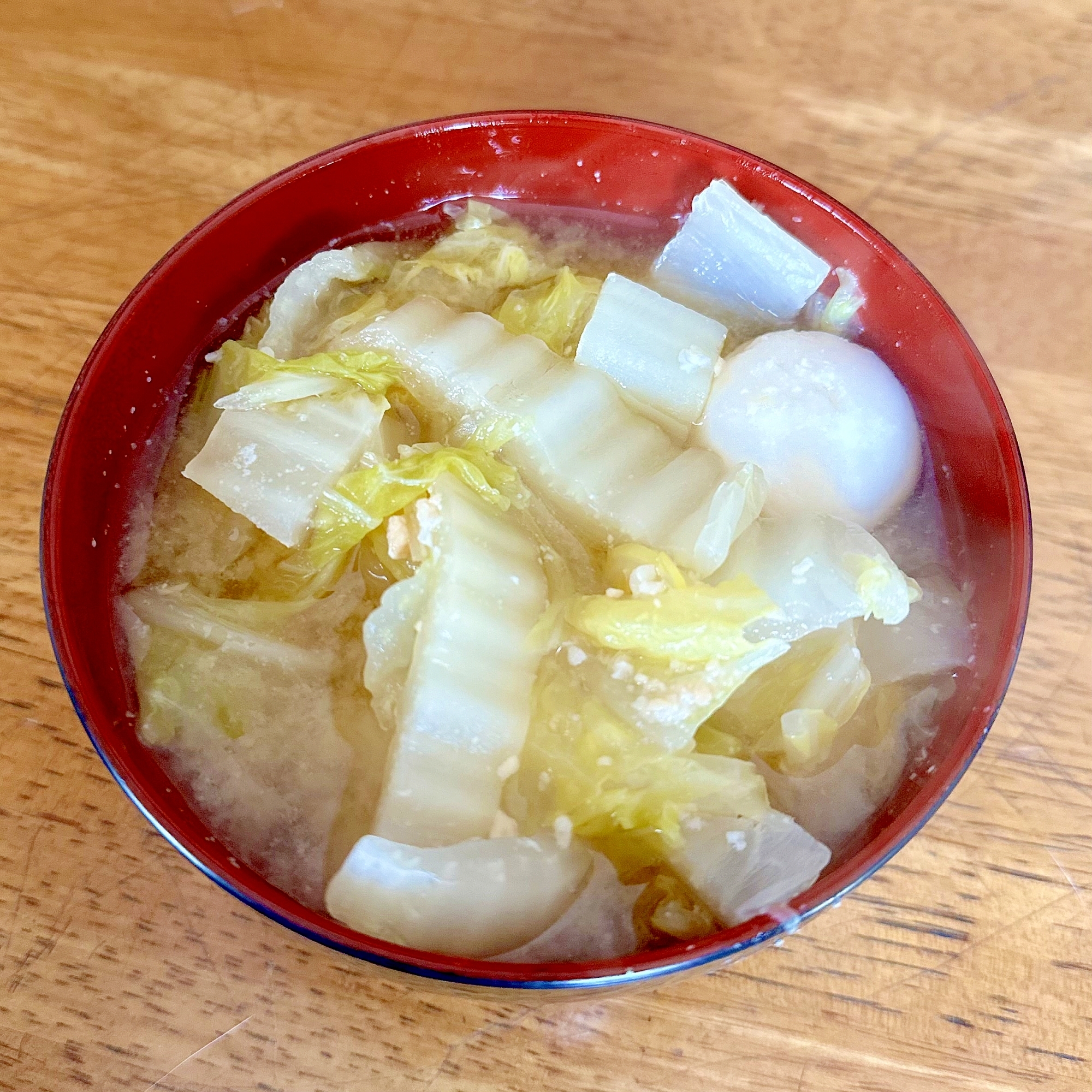 白菜と里芋の味噌汁