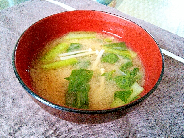 簡単！小松菜とえのきと玉ねぎ味噌汁♡