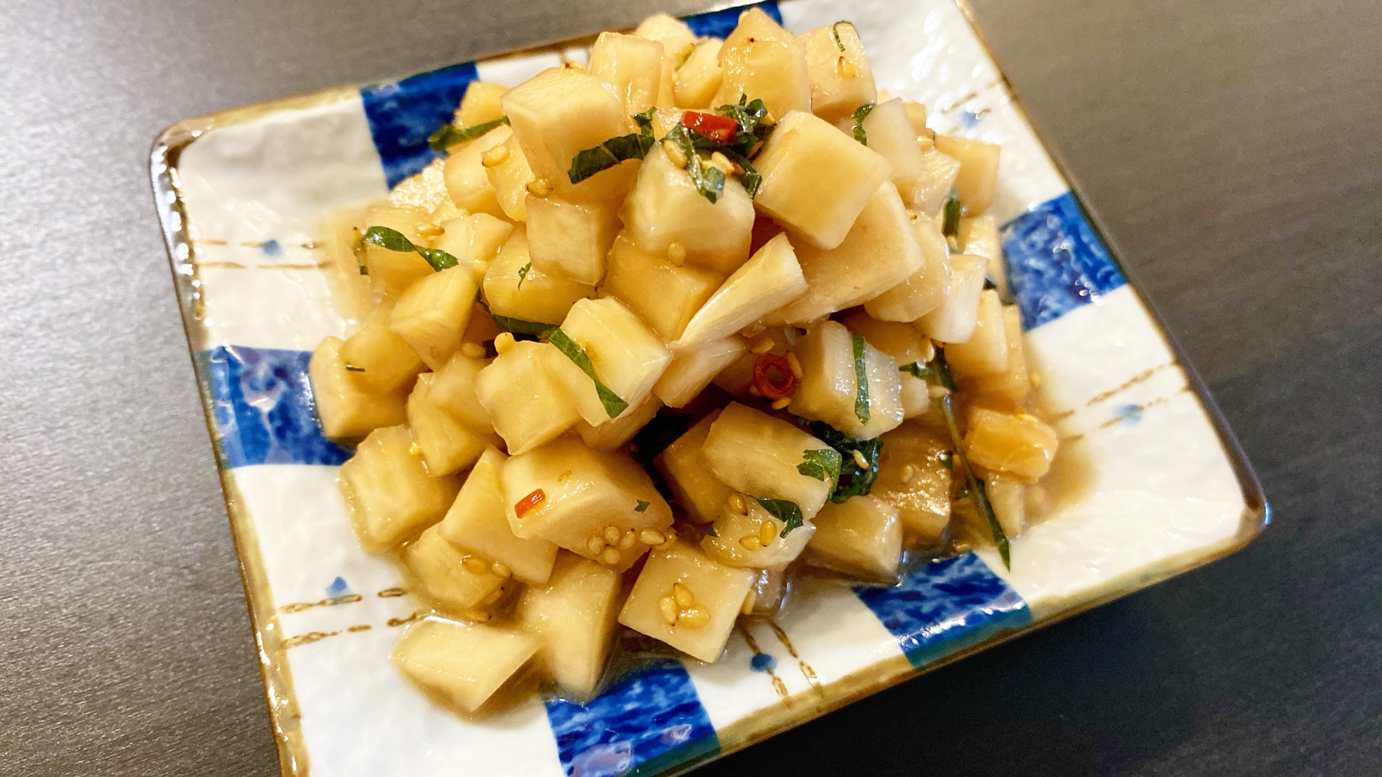 調味料に漬けるだけ!「悪魔の漬け大根」