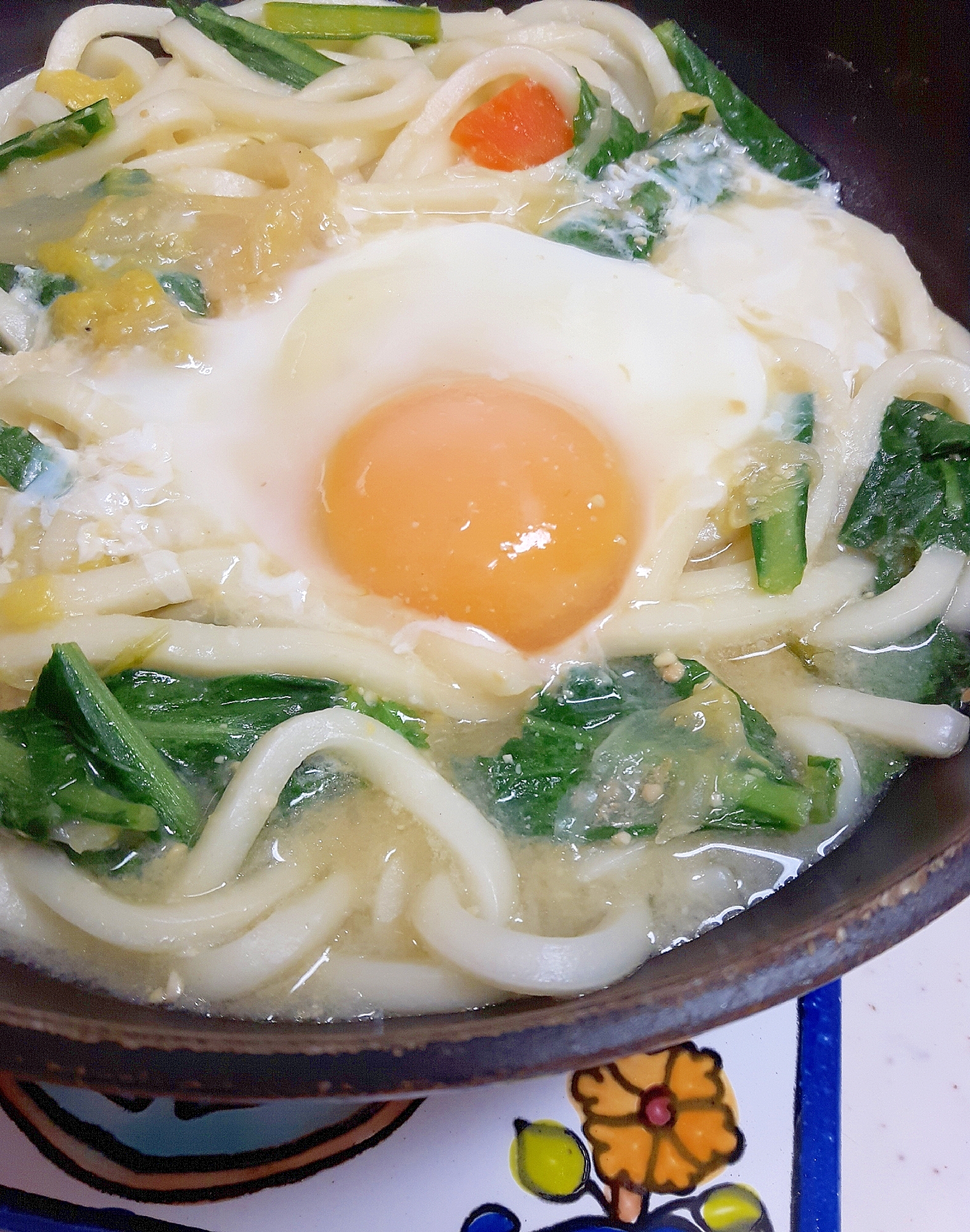 お鍋の残り野菜で(^^)味噌風味の鍋焼きうどん風♪