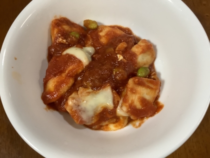 鶏肉と大豆と野菜とモッツァレラチーズのトマト煮