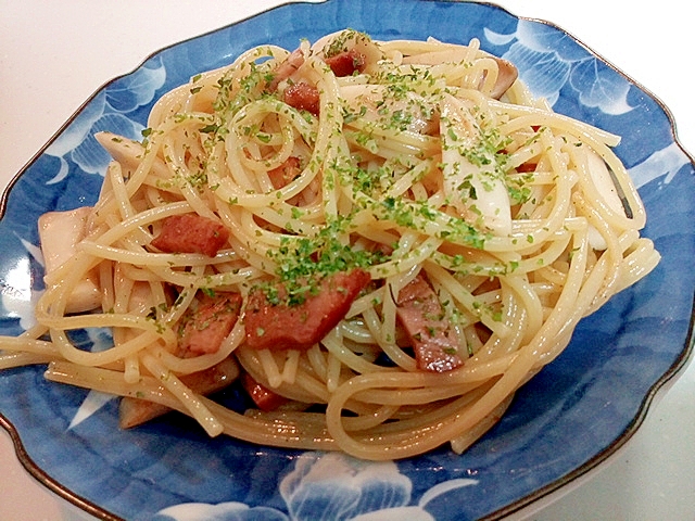 鶏がらスープの素で　焼豚とエリンギのパスタ