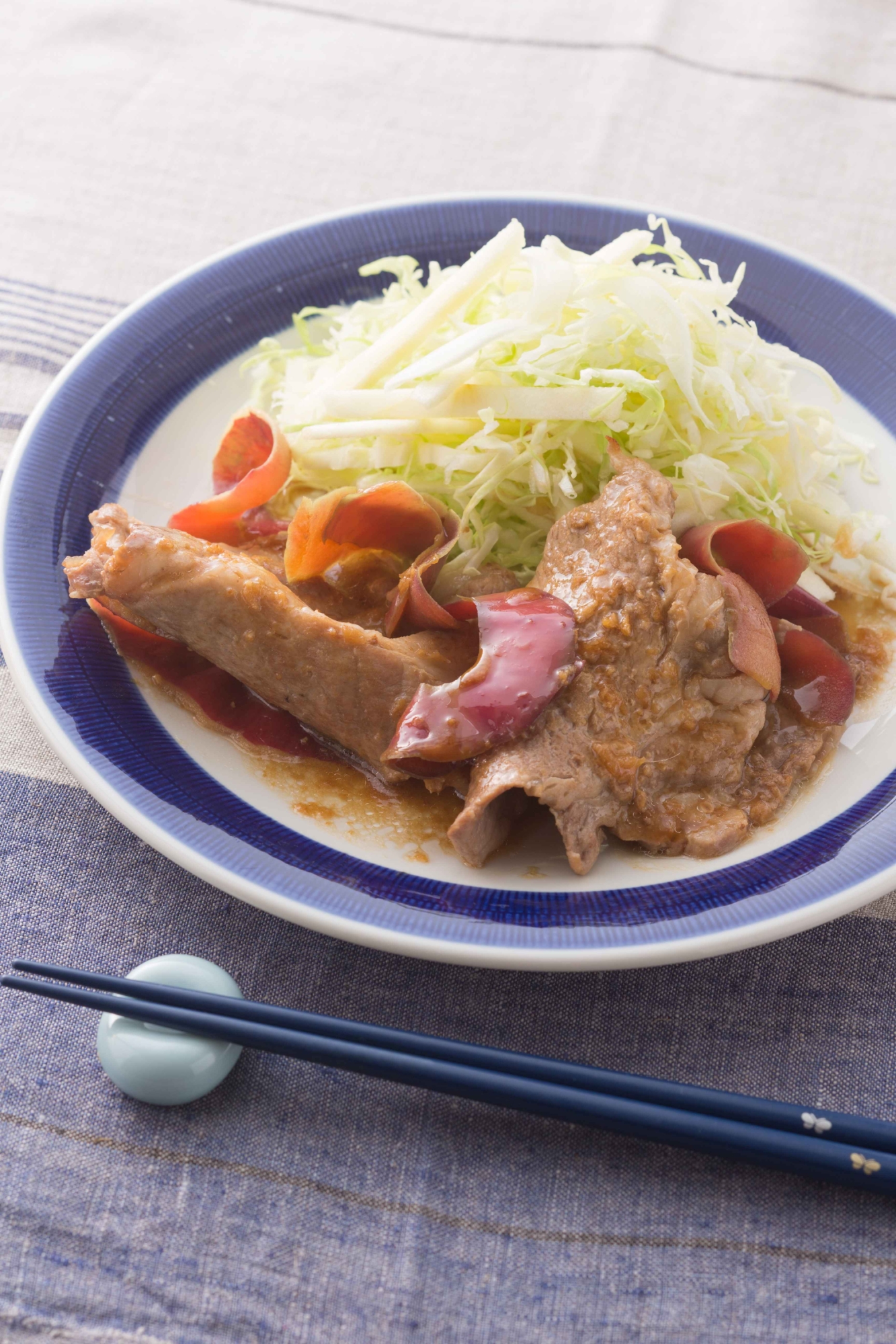 りんごの皮と豚肉の生姜焼き