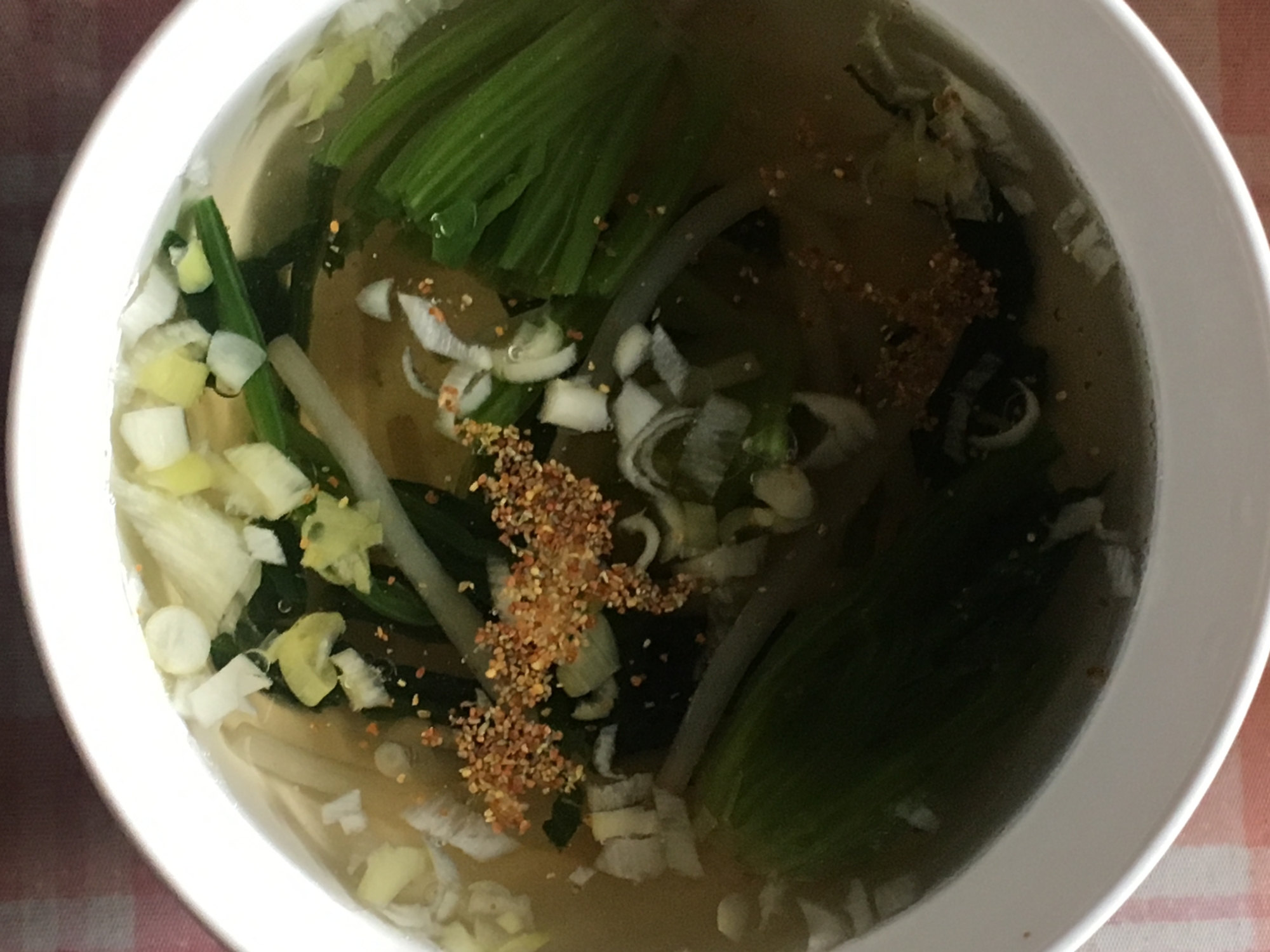 ほうれん草、もやし、魚醤のスープ