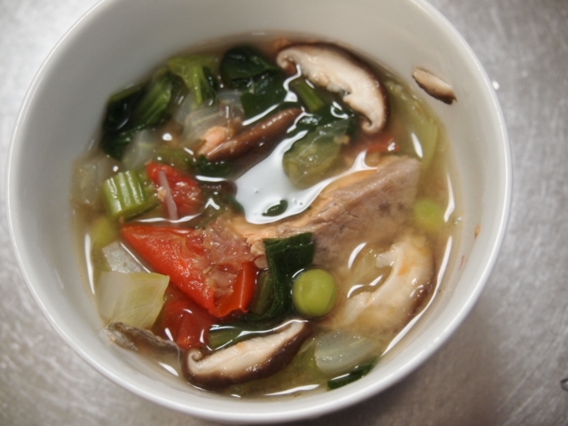 蒸し鮭と小松菜の味噌汁