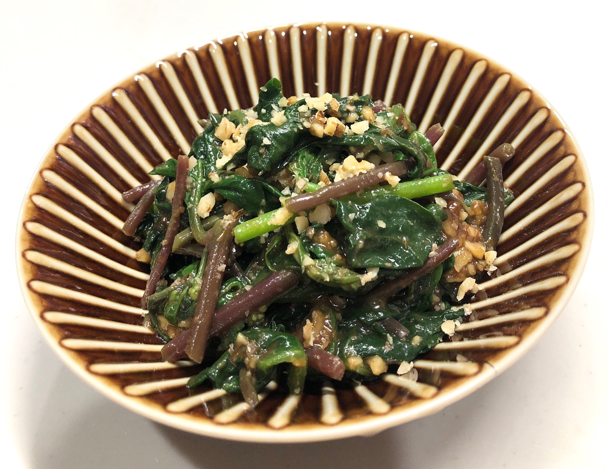 つるむらさきのくるみ味噌あえ