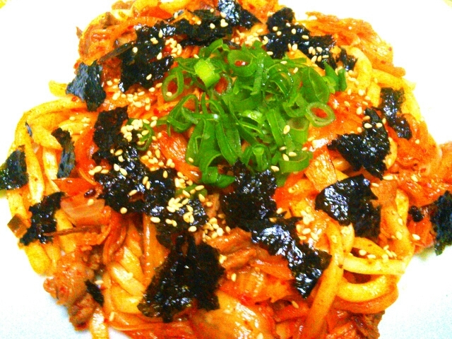 酸っぱくなったキムチ救済 牛肉キムチ焼うどん レシピ 作り方 By Kuuuma 楽天レシピ