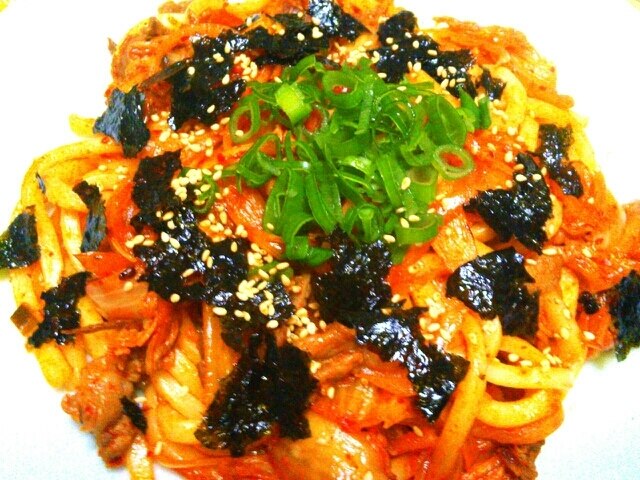 酸っぱくなったキムチ救済 牛肉キムチ焼うどん レシピ 作り方 By Kuuuma 楽天レシピ