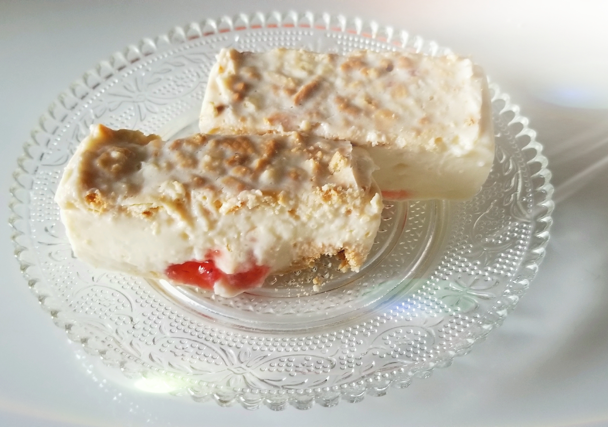 苺ジャムとクッキーを混ぜ込んだ激甘レアチーズケーキ レシピ 作り方 By Janbo 楽天レシピ