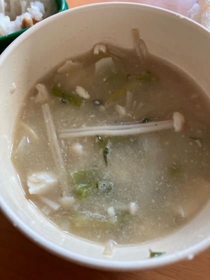 えのきとわかめの味噌汁（昆布だし・塩麹入り）