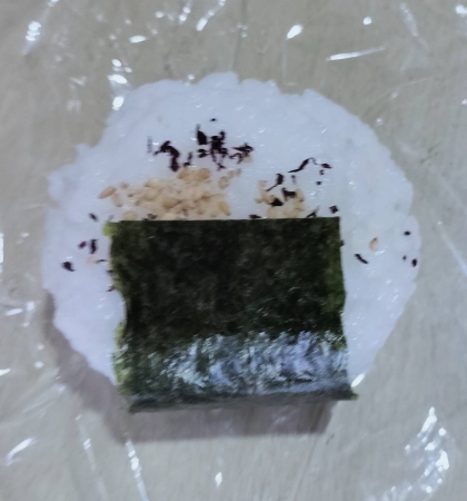 椎茸の紫蘇炒めのおにぎり弁当