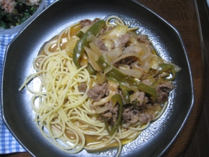 簡単なビーフストロガノフ　パスタ添え