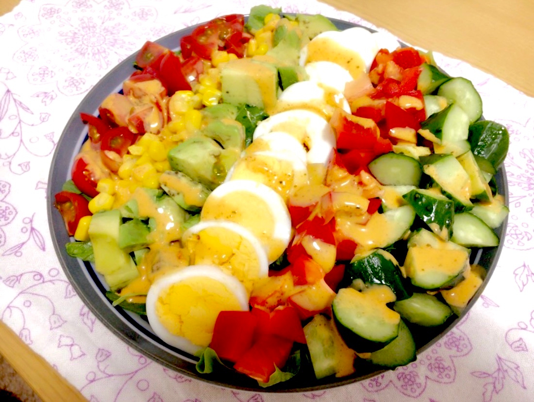 1日分の野菜が食べられる！コブサラダ