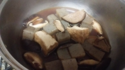 玉こんにゃくと厚揚げと椎茸の煮物