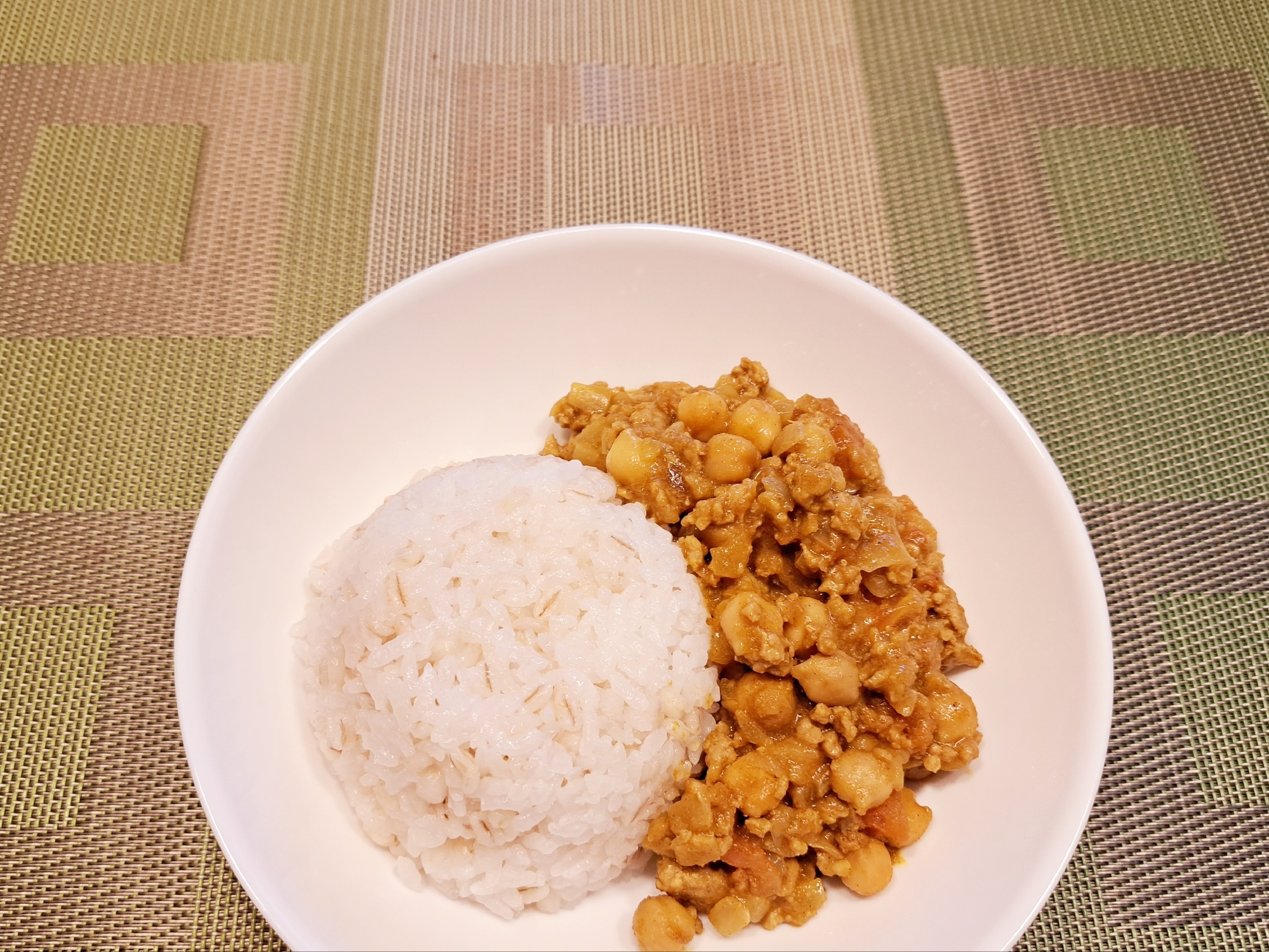 カレー粉で作る！ひよこ豆のキーマカレー