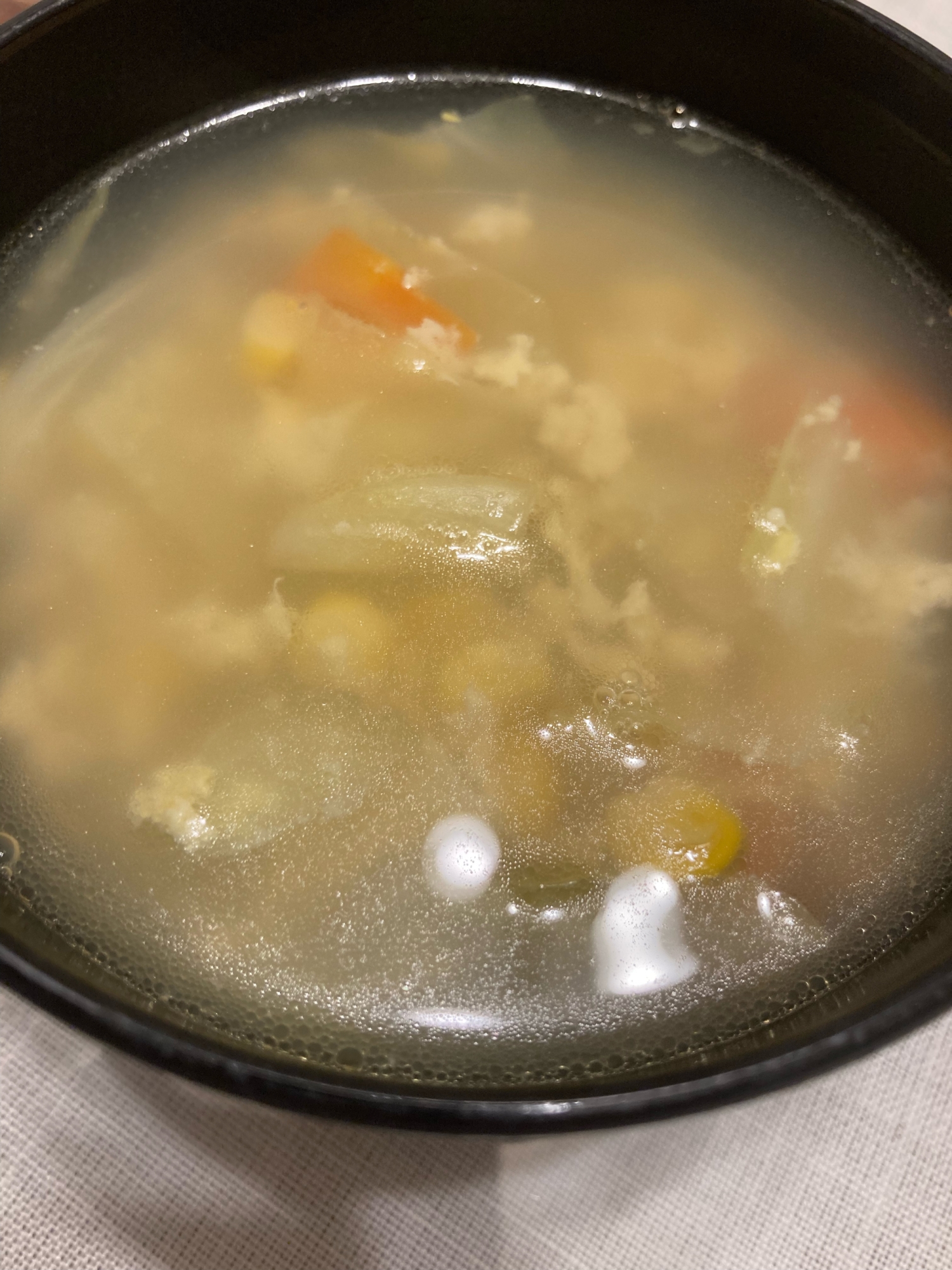 キャベツとにんじんとコーンの中華風卵スープ