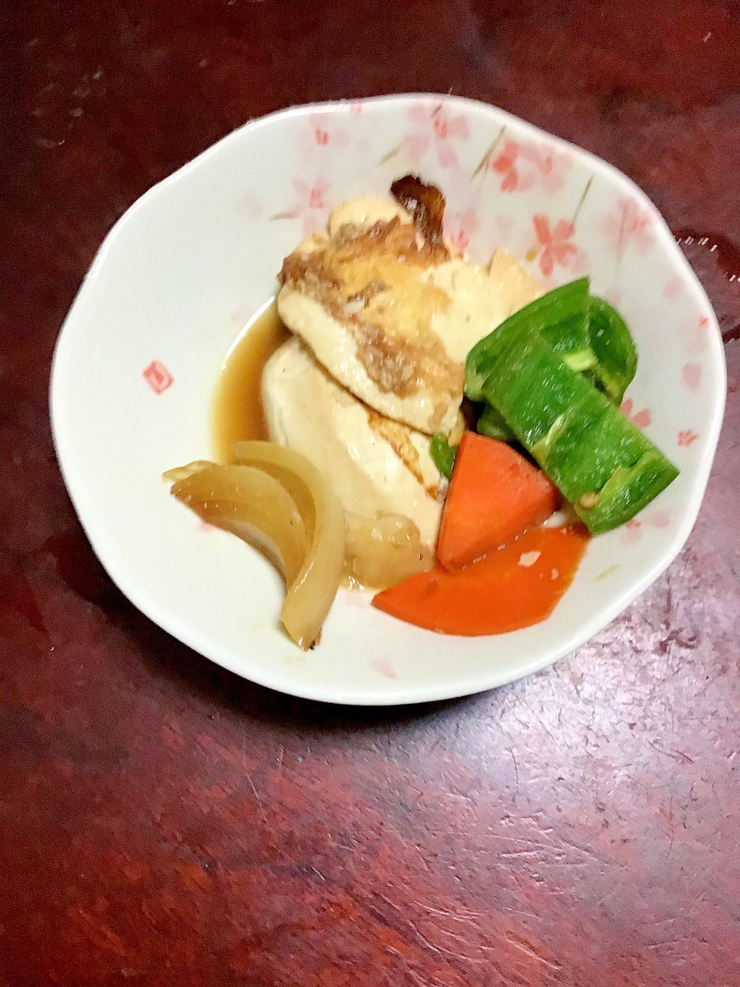 豆腐とピーマンと人参と玉葱のすき焼き煮びたし。