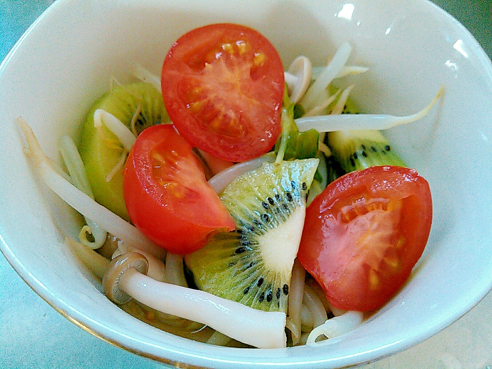 もやしシメジつまみ菜とキュウイのピクルス風サラダ