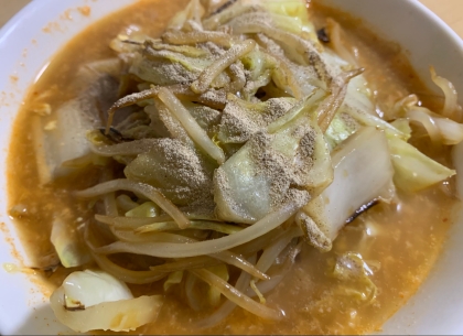 ピリ辛☆野菜たっぷり☆インスタント味噌ラーメン