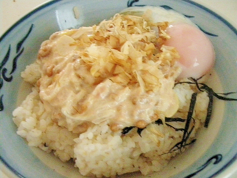ツナマヨ納豆温玉添え丼