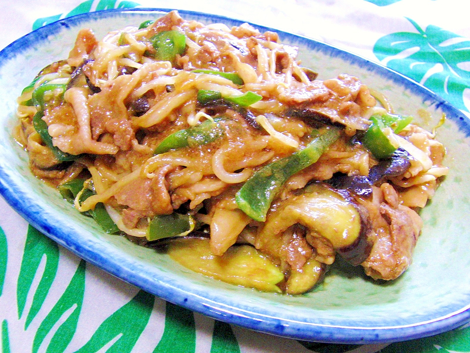 食べ過ぎ要注意！豚肉と茄子ともやしのンブシー