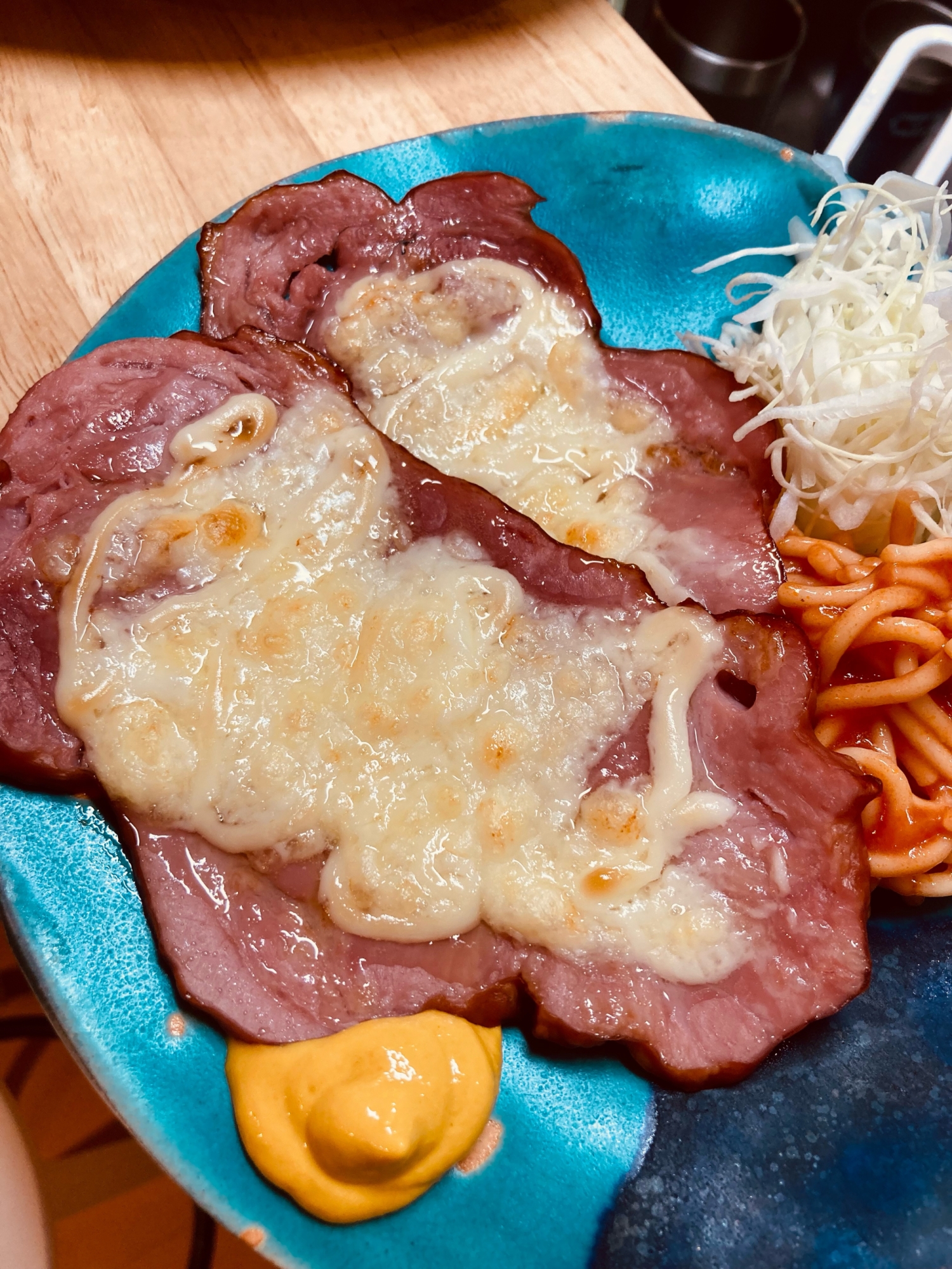 おつまみ★簡単ショルダーハムのチーズマヨ焼♪