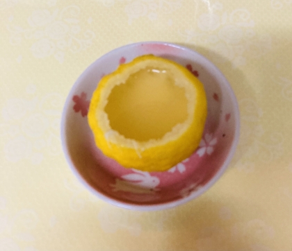 器も可愛い♪ハチミツ入り柚子ゼリー