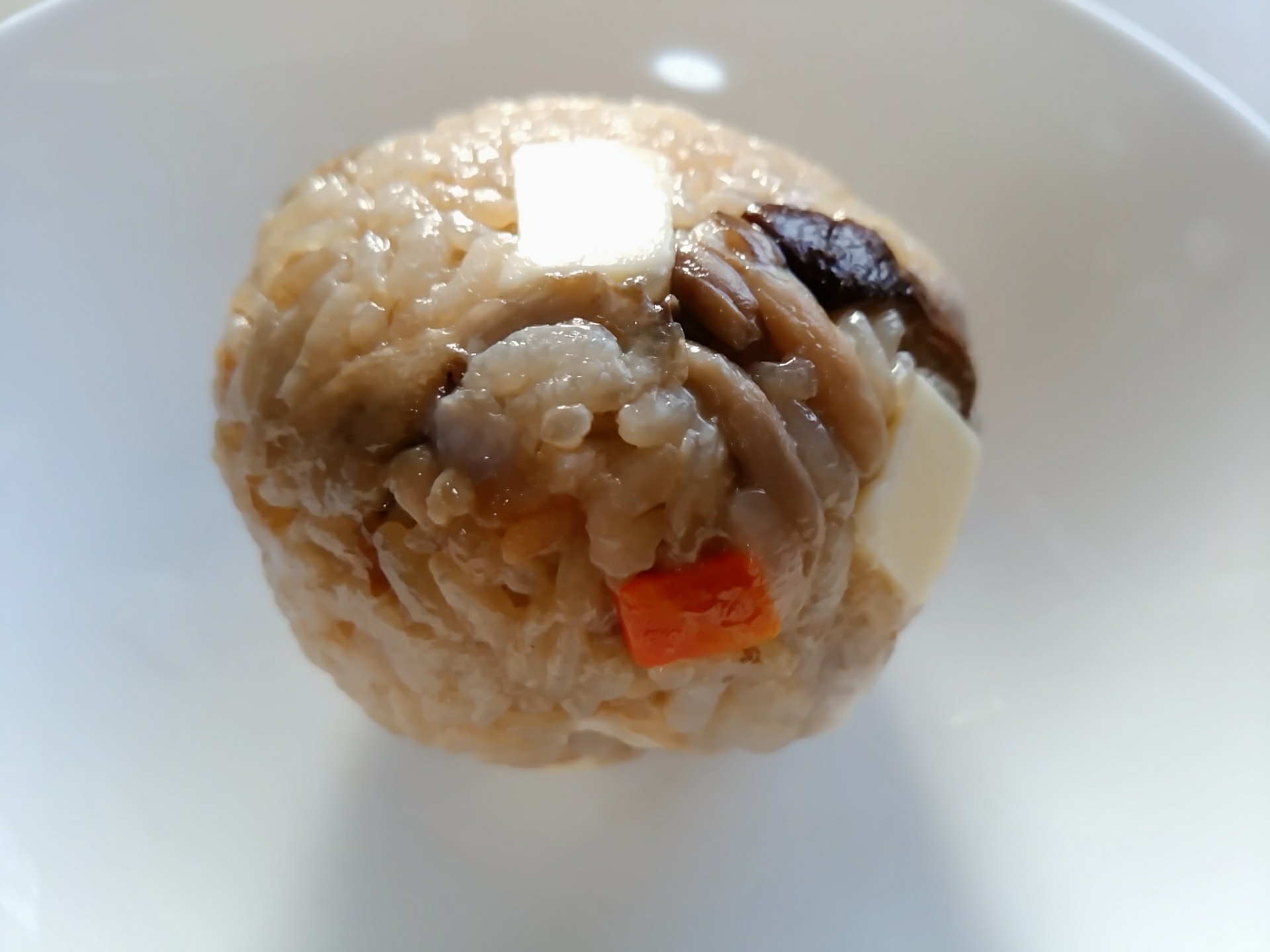 チーズと炊き込みご飯のおにぎり