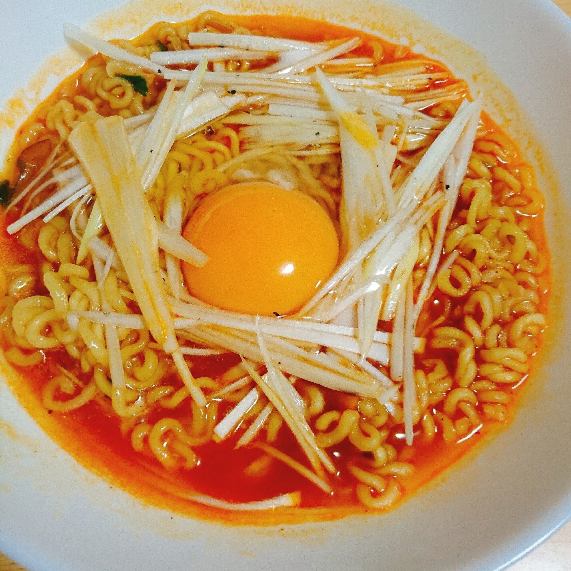 白髪ネギのごま油和え乗せ月見辛ラーメン レシピ 作り方 By やっすん 楽天レシピ