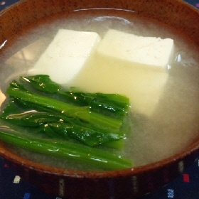 連続レポートで済みません！(^ ^ゞ
お味噌汁の豆腐で木綿は何年振りかでした。
木綿豆腐も美味しいですね～♪
明日のランチジャーに持たせますね！
ありがとう～♪