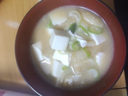 お豆腐と油揚げのお味噌汁