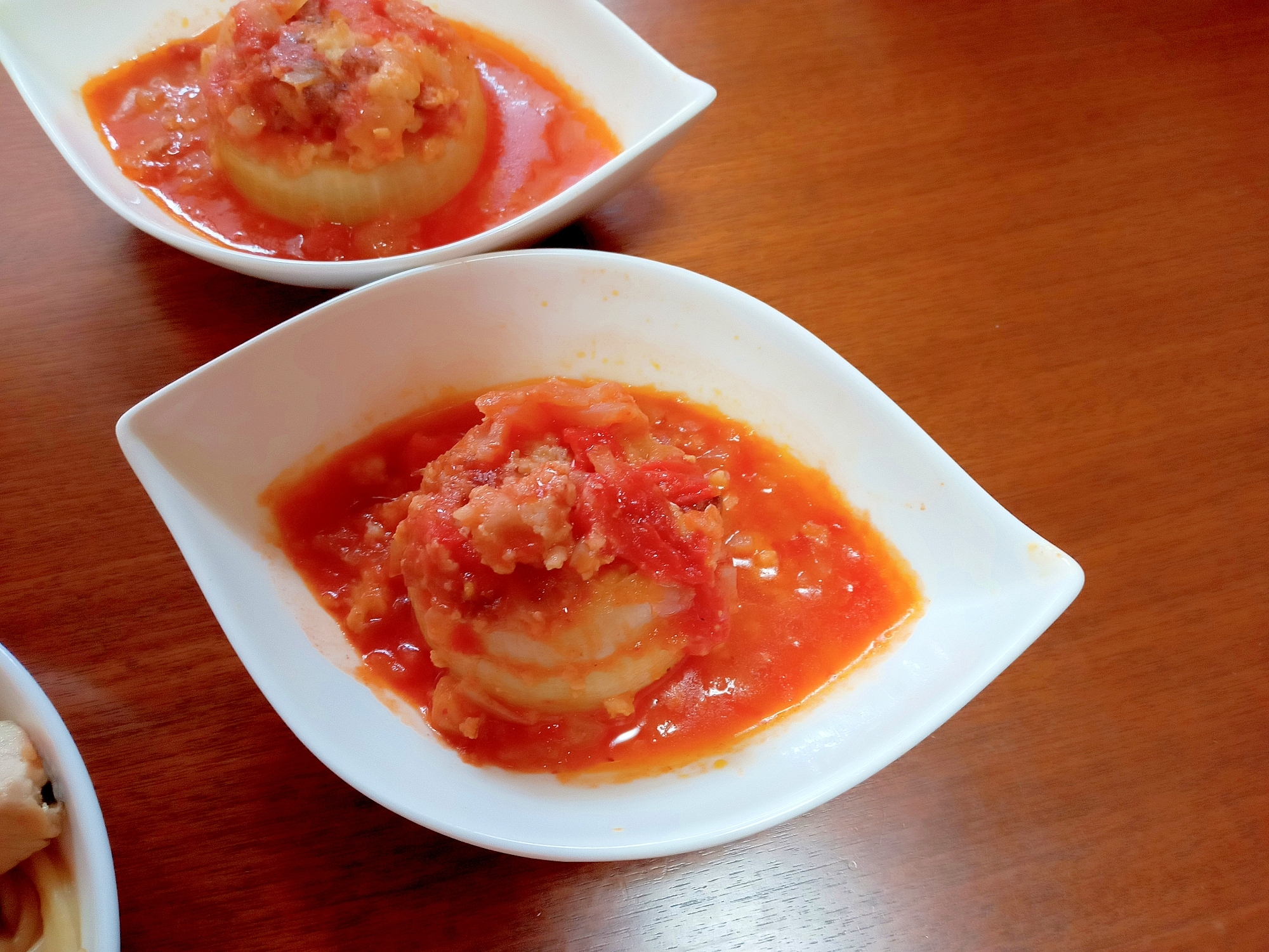 玉ねぎの肉詰めのトマト煮込み