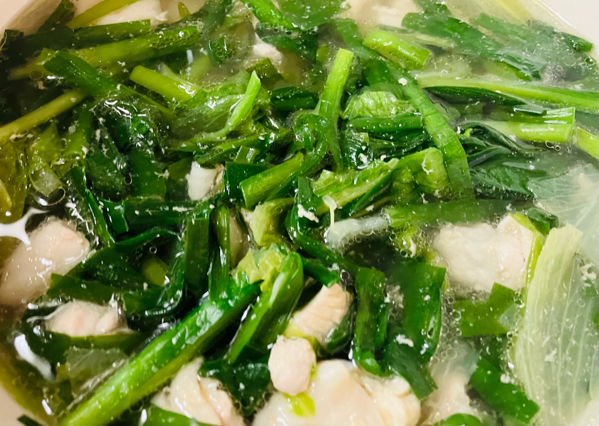 ニラと鶏肉の中華風スープ