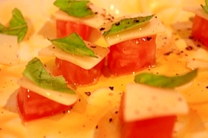 簡単イタリアン♪トマト×バジル×チーズの前菜