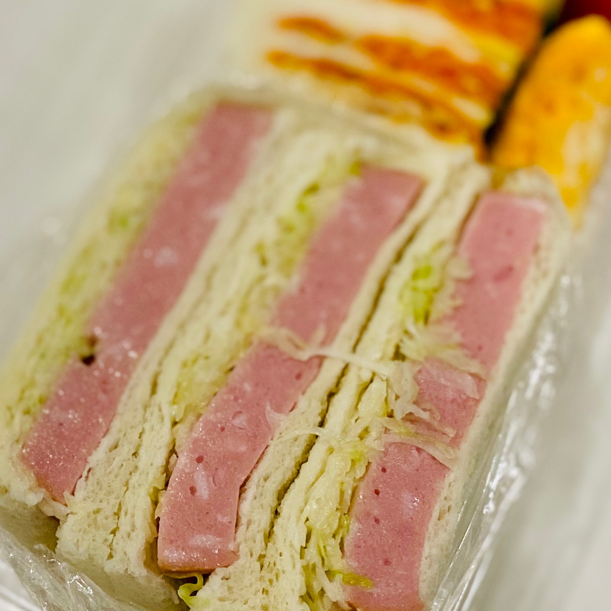 【お弁当】厚切りハム×キャベツのサンドイッチ