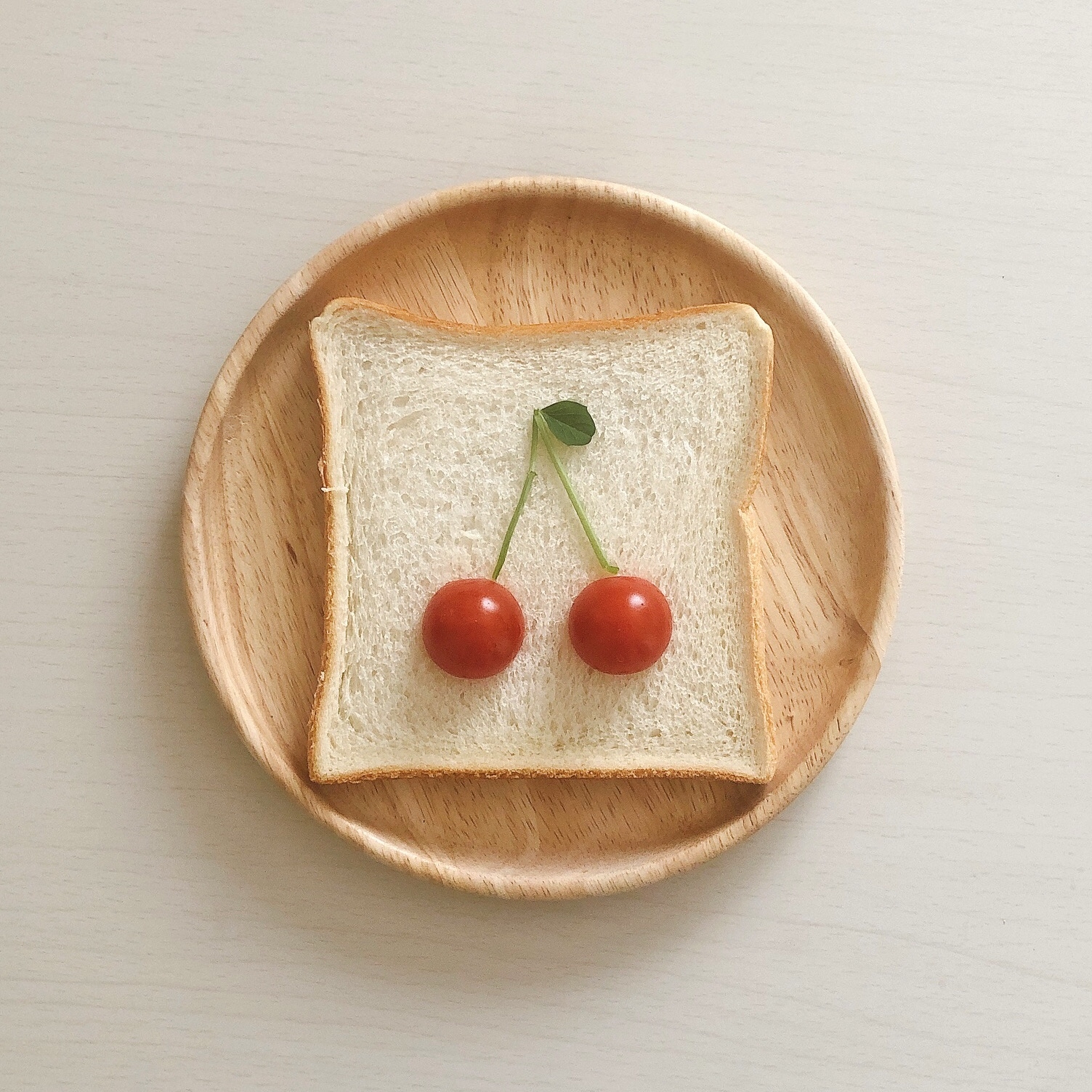 さくらんぼのパン