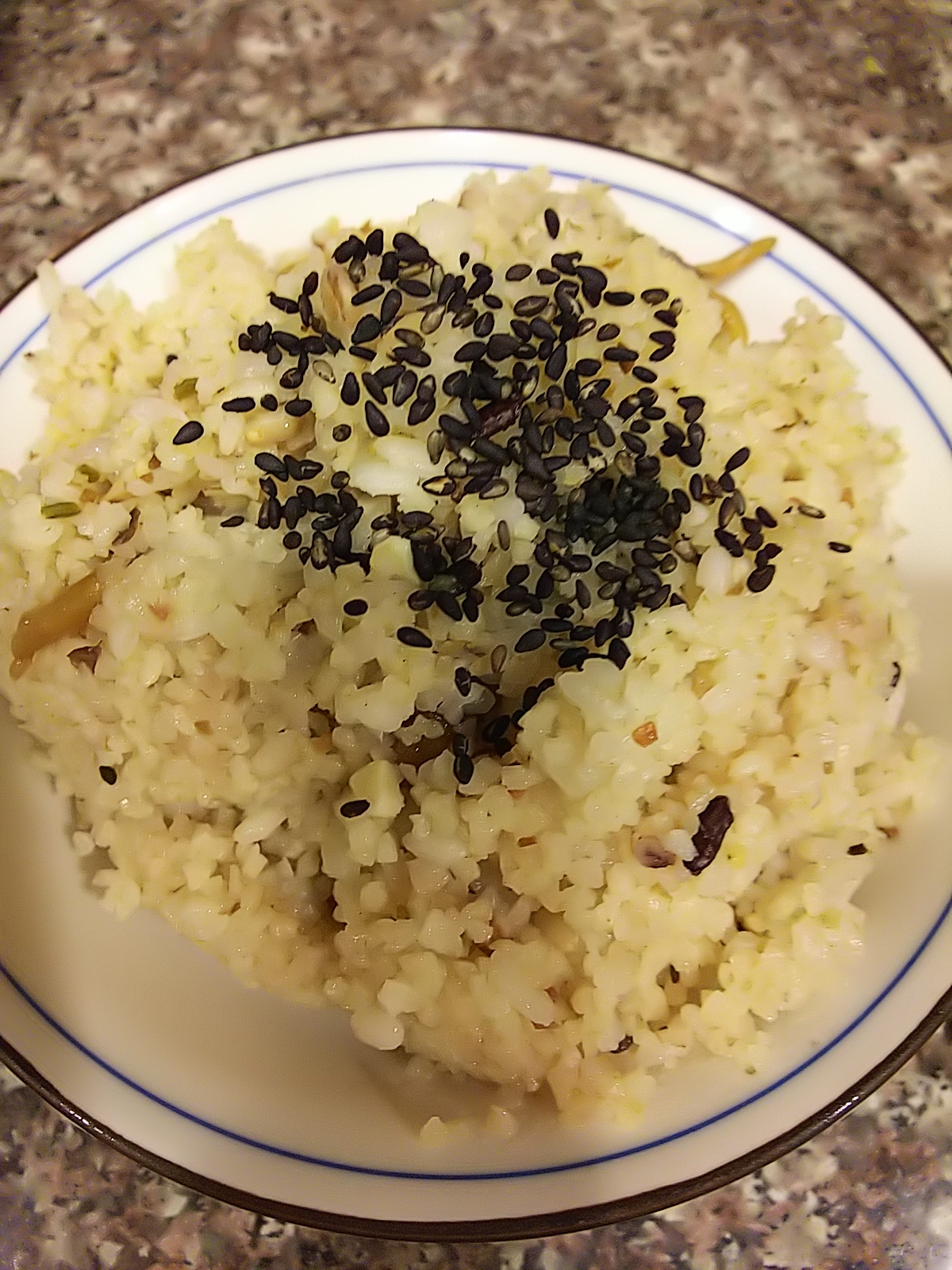 タマチャンショップの三十雑穀でなめこご飯