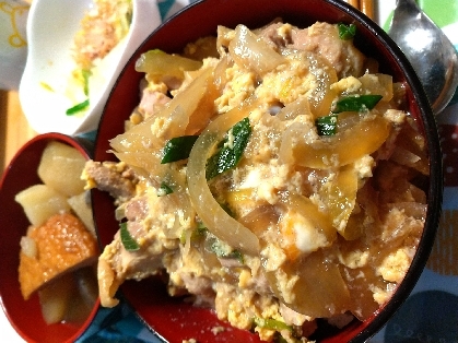 ふわとろな親子丼。ご飯もいっぱいで！