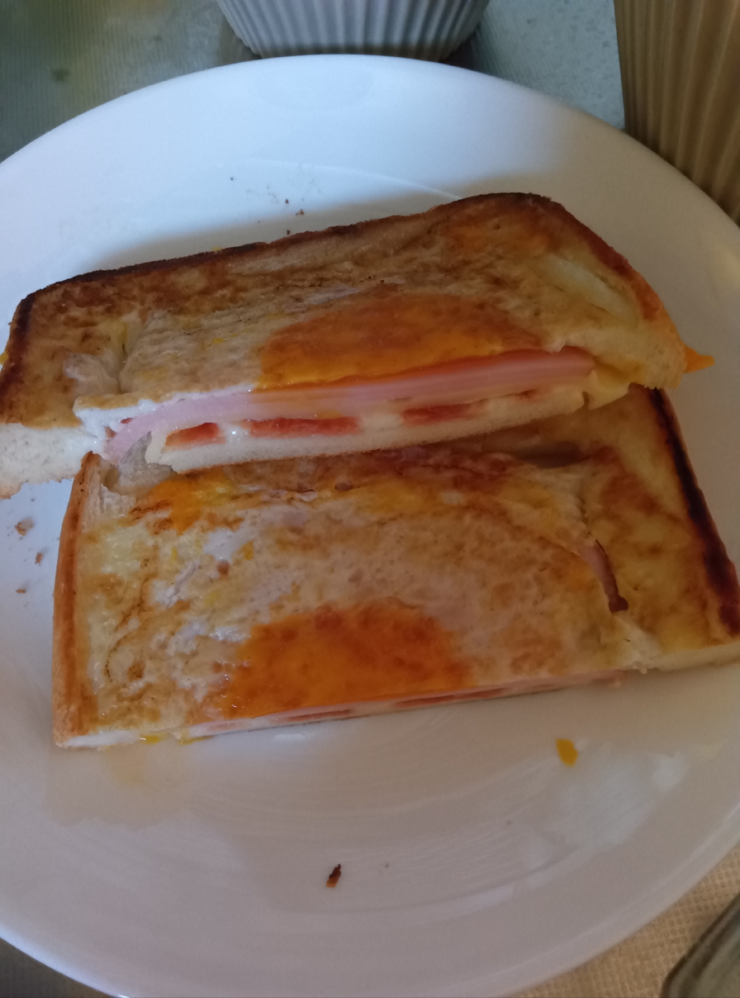 ハムエッグ チーズトースト