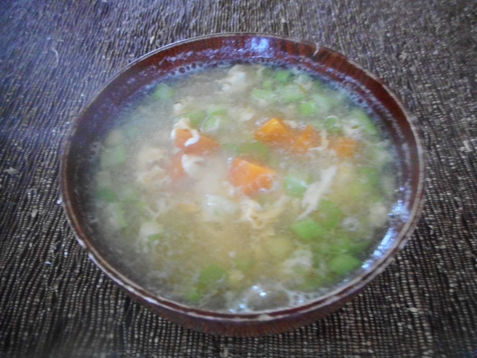 にんじんと大根葉の卵味噌スープ