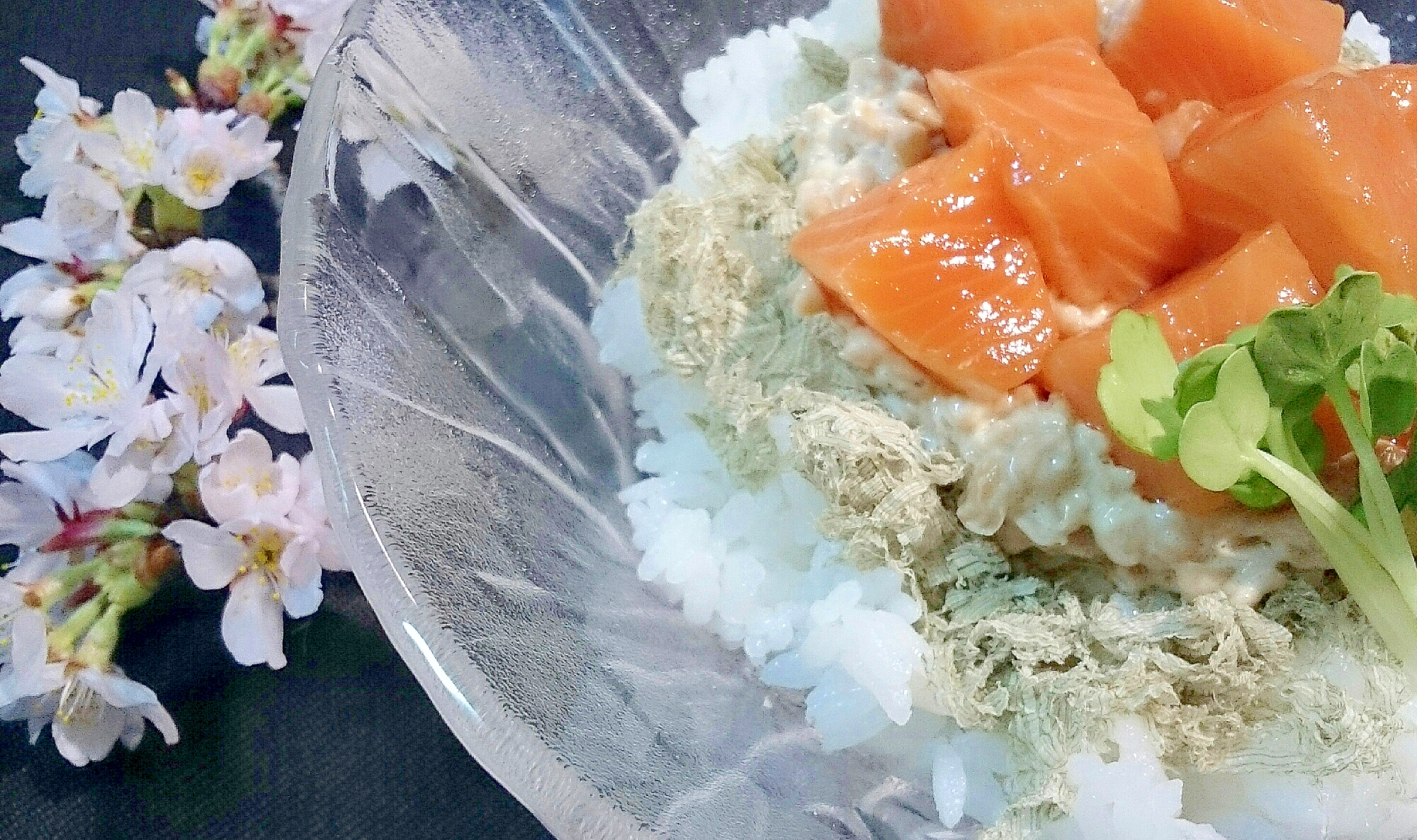 マヨ納豆のヅケサーモン丼