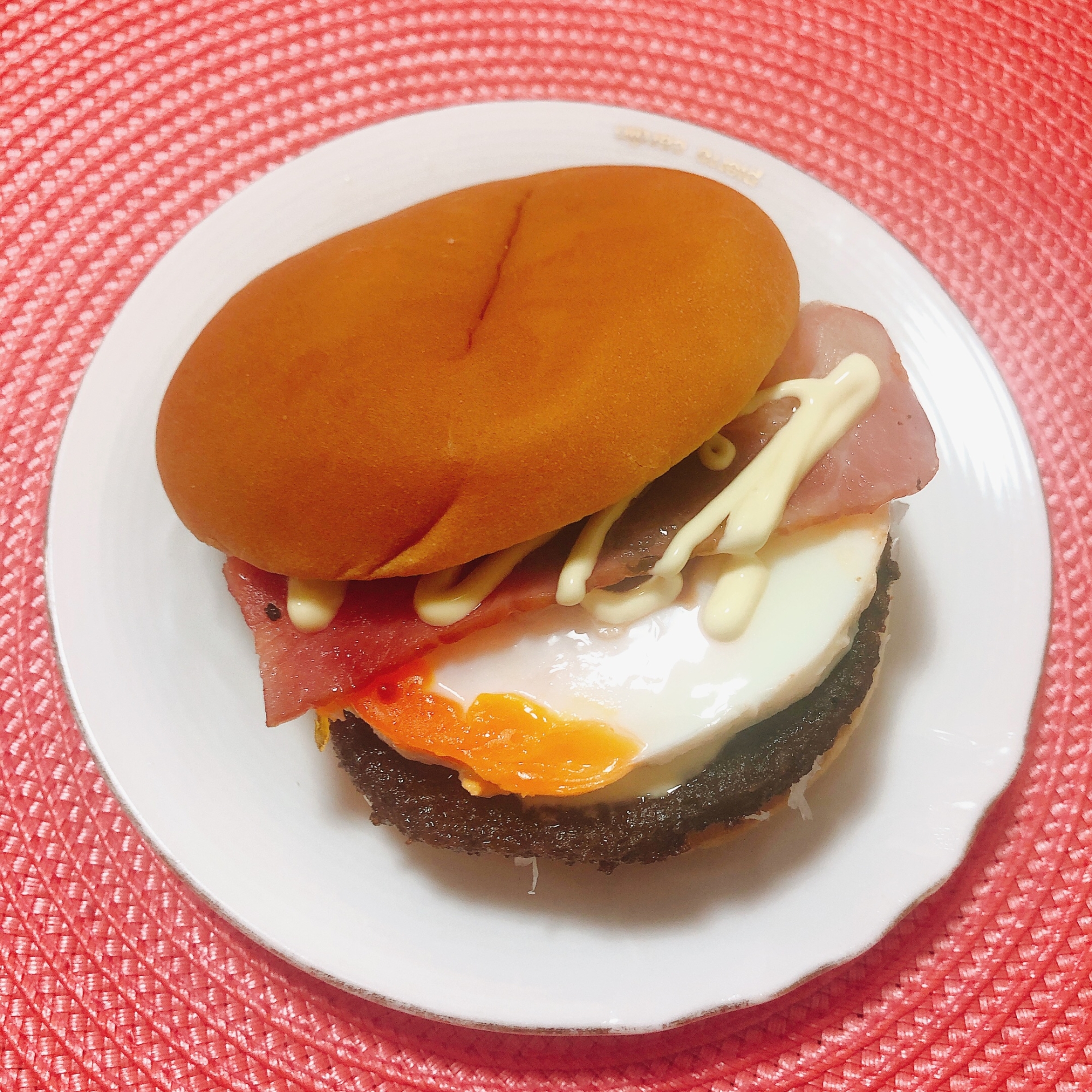 ハンバーガー⇢お月見バーガーにアレンジ˖✧˖°